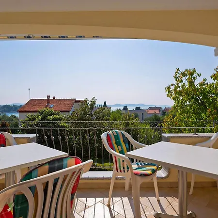 Lidia In - Nord-dalmatien Penzion 3*