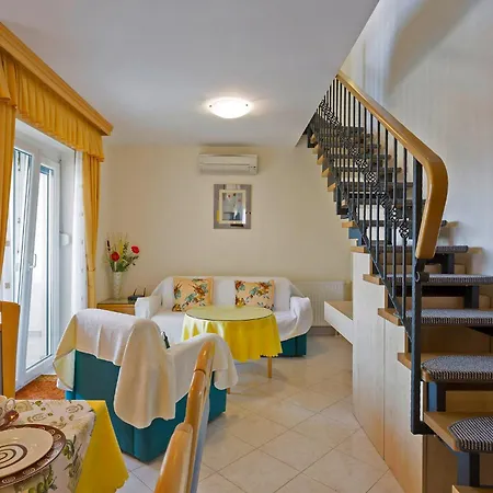 Lidia In - Nord-dalmatien Penzion 3*